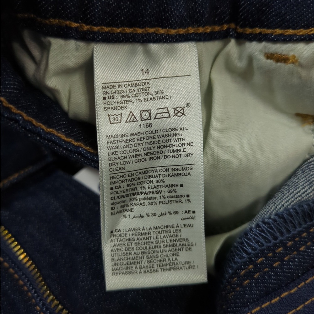 Old Navy Mid-rise Boot-cut Jeans - Picture 9 of 9